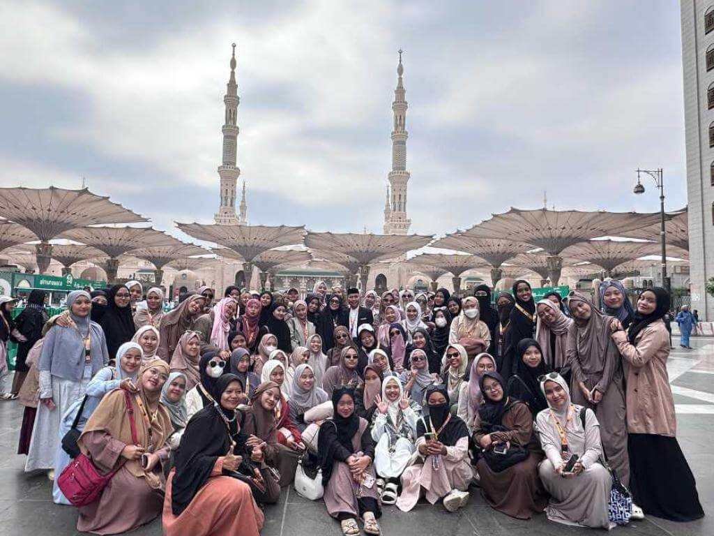 Santriwati Darul Arqam - 2025