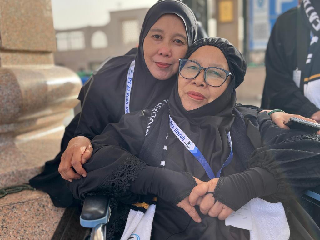 Pelataran Masjid Nabawi Menunggu Raudhah