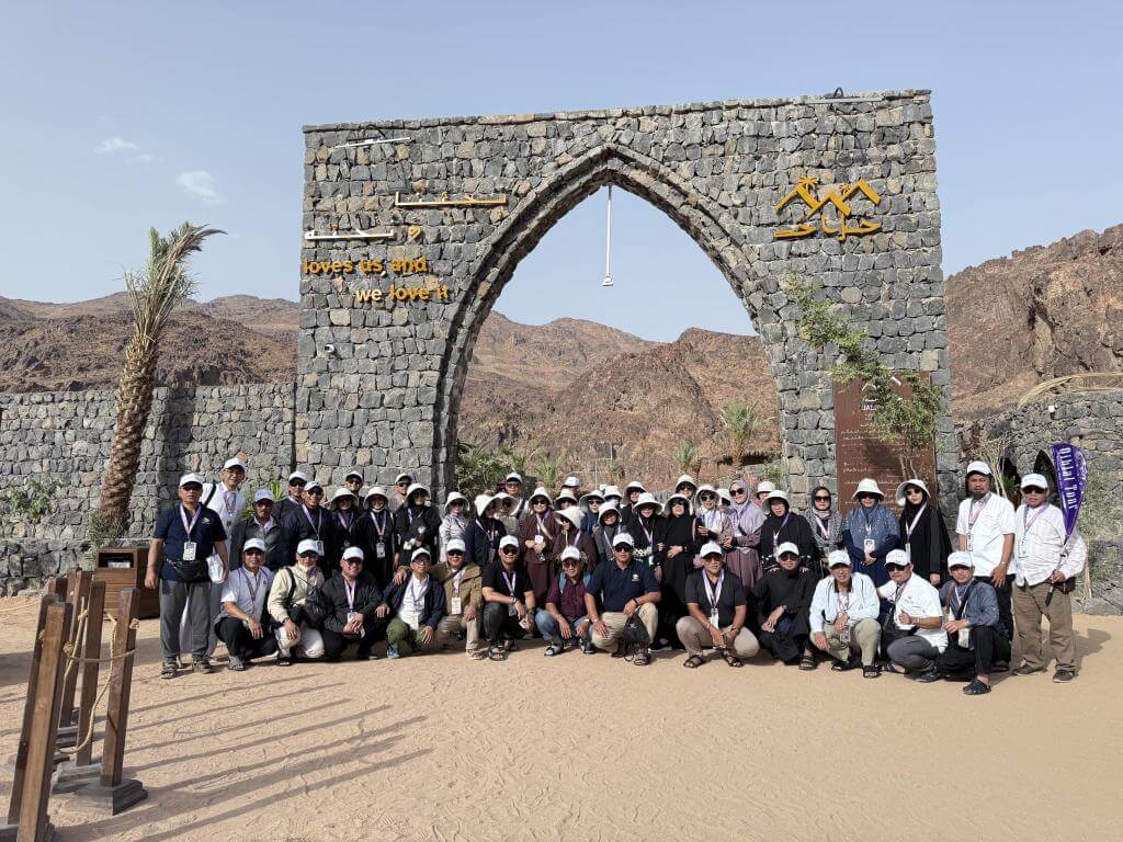 EKSPEDISI PUNCAK UHUD