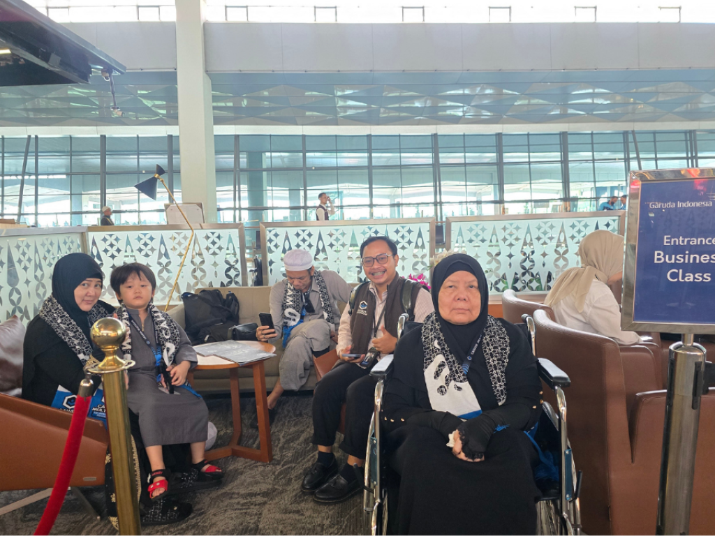 Business Class Garuda Indonesia Umroh Private CM
