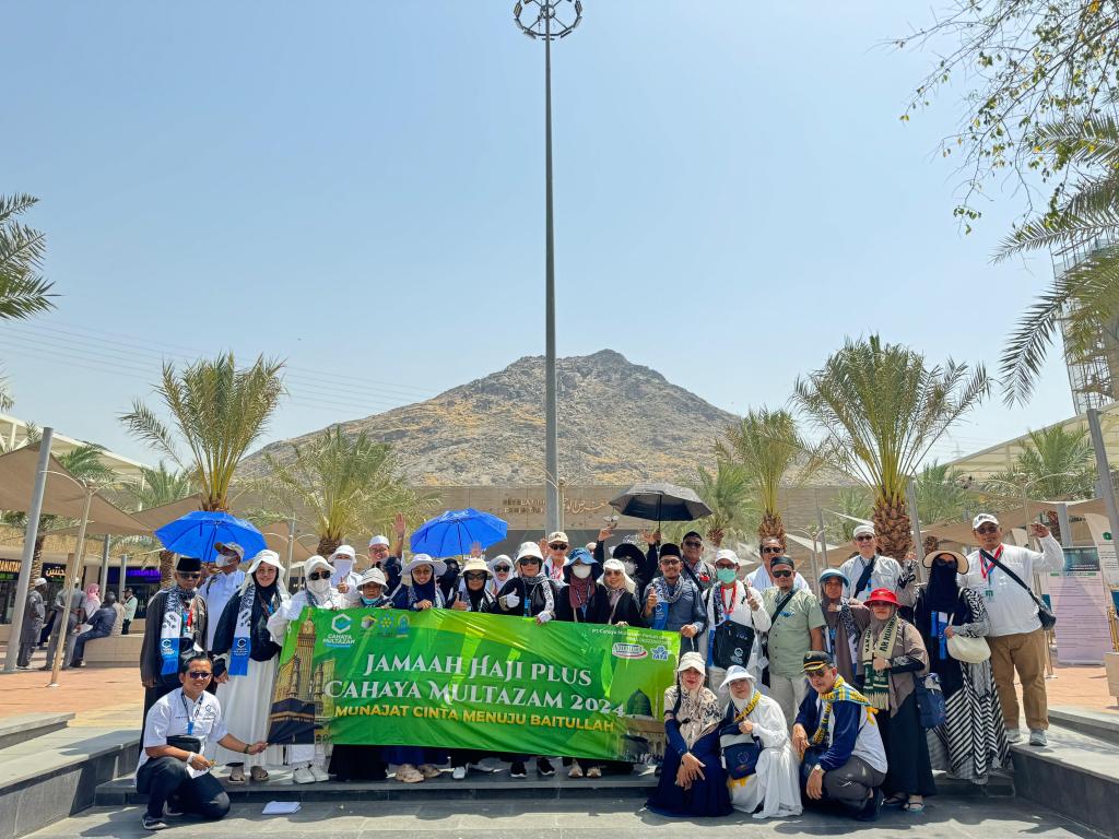 Jamaah Haji di Jabal Uhud, Madinah