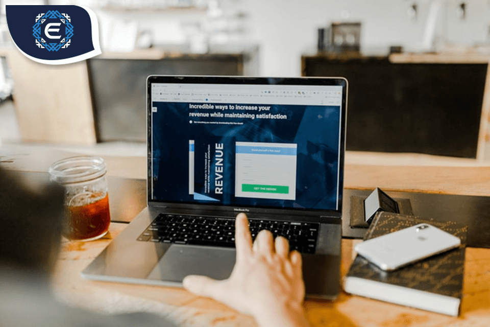 memilih software travel umroh